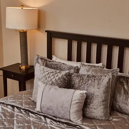 Apartment Luxury 2br Duplex Near Lgi, King Bed Leeds (West Yorkshire)