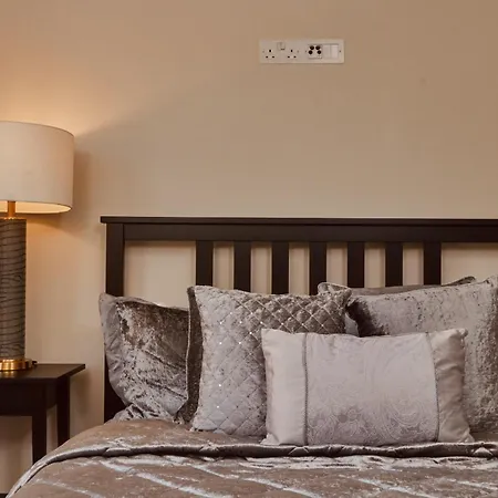 Luxury 2br Duplex Near Lgi, King Bed