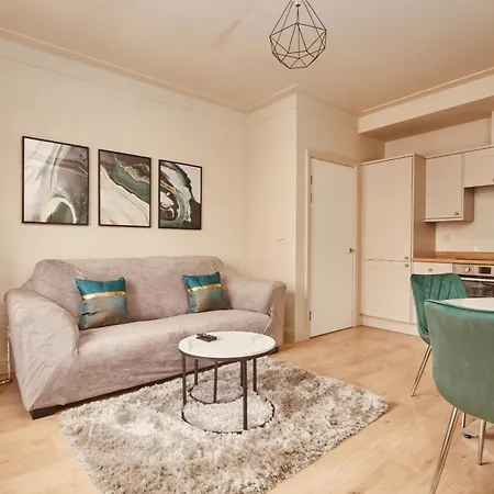 Apartment Luxury 2br Duplex Near Lgi, King Bed