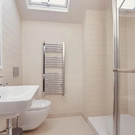 Luxury 2br Duplex Near Lgi, King Bed *
