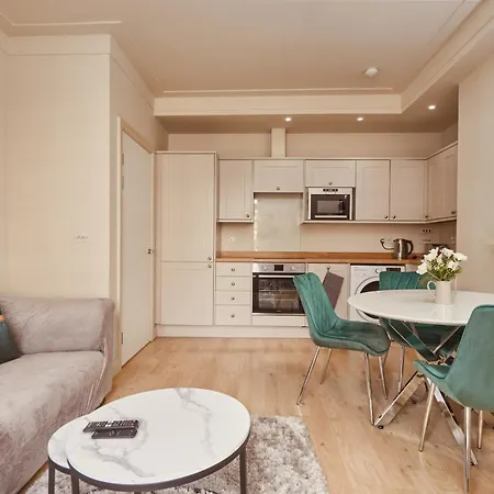Luxury 2br Duplex Near Lgi, King Bed