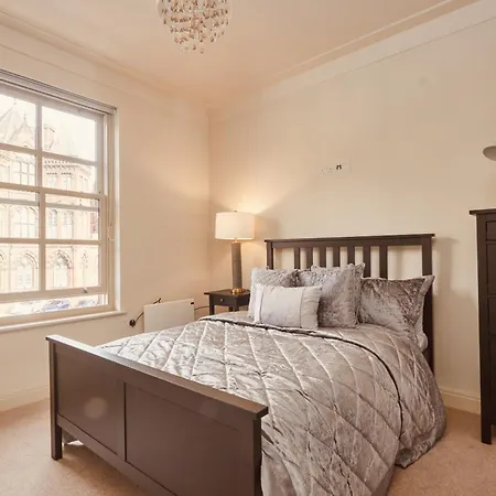 Luxury 2br Duplex Near Lgi, King Bed Leeds (West Yorkshire)