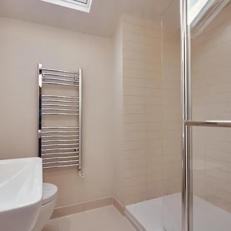 Luxury 2br Duplex Near Lgi, King Bed *