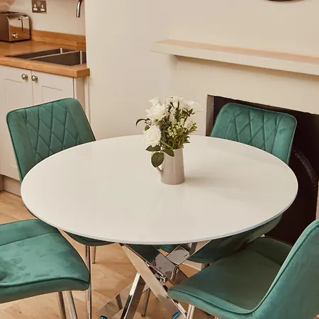 Luxury 2br Duplex Near Lgi, King Bed Apartment