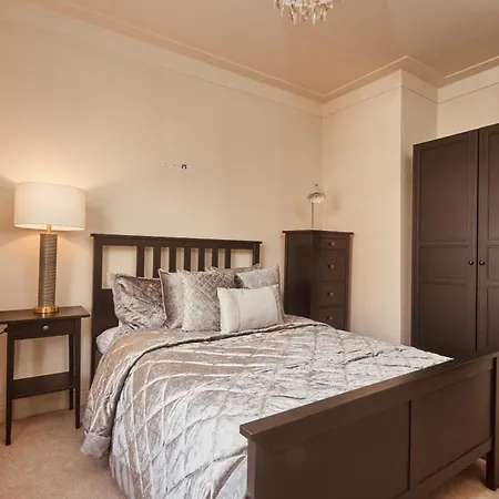 Luxury 2br Duplex Near Lgi, King Bed